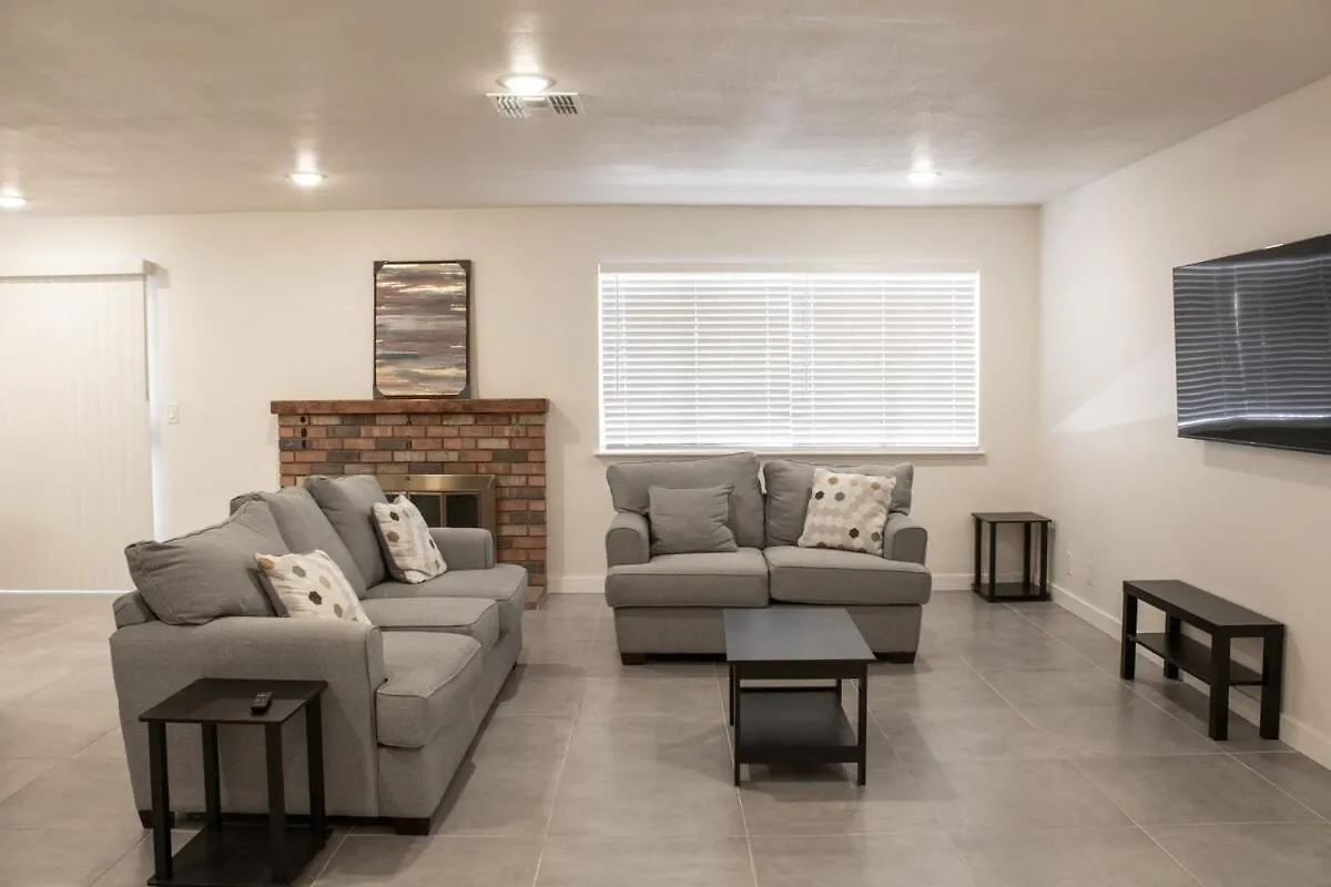Dom wakacyjny Willa Stunning Remodeled Single-Story Las Vegas