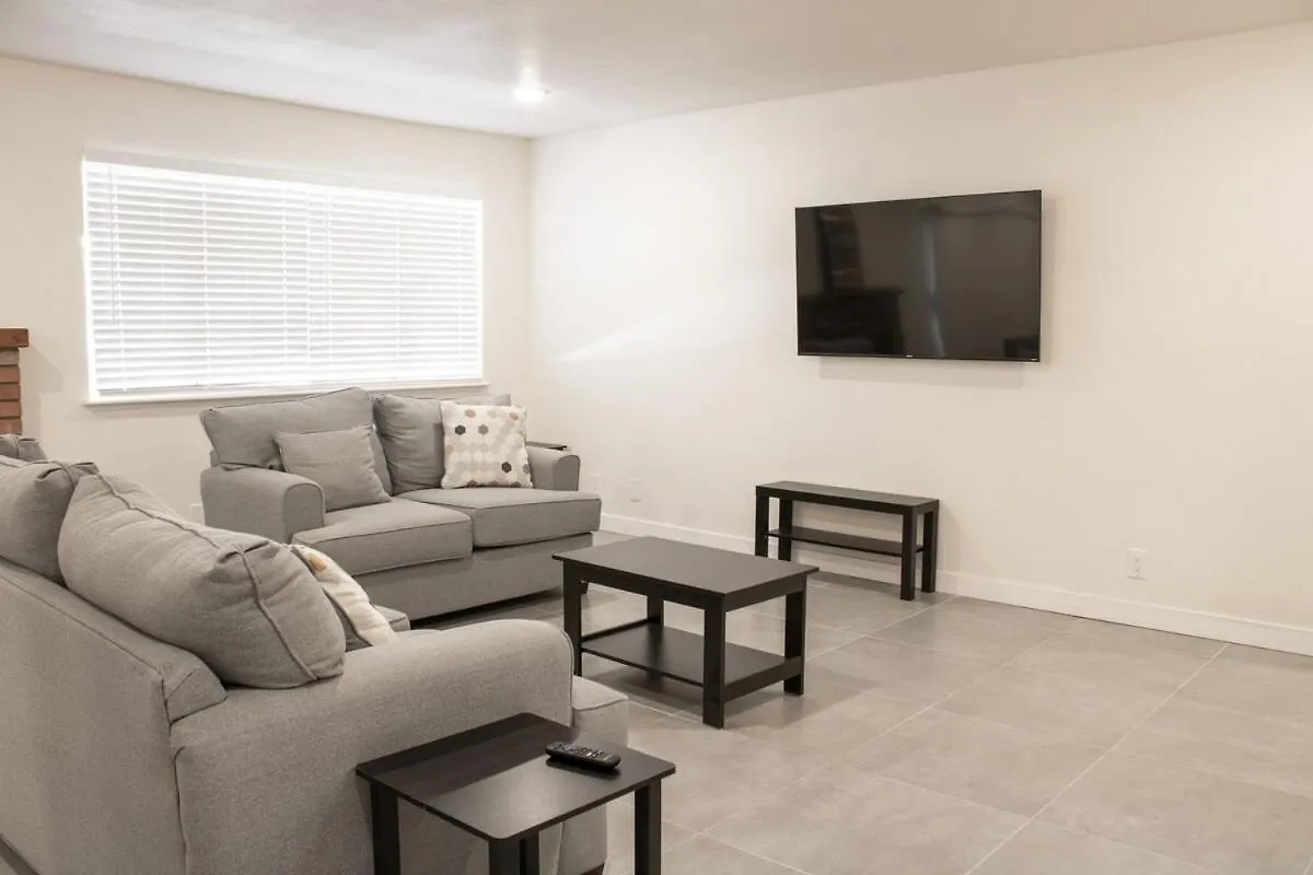 Willa Stunning Remodeled Single-Story Las Vegas